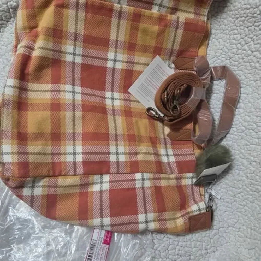 Thirty-one Casual Crossbody Tote Fall woven Plaid with olive pom bag charm new